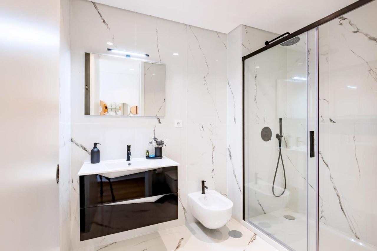 Camoes Downtown With Parking Apartment Porto Luaran gambar