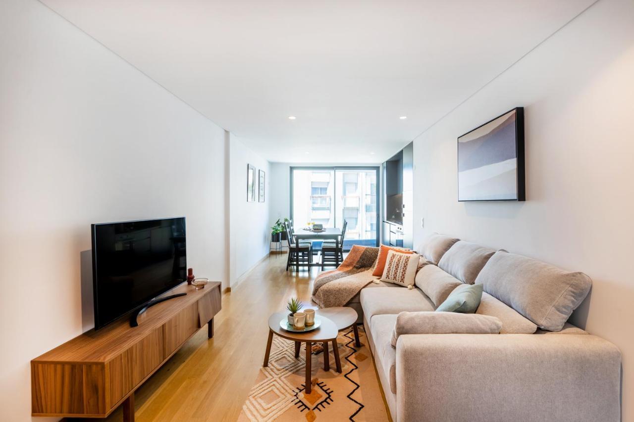 Camoes Downtown With Parking Apartment Porto Luaran gambar
